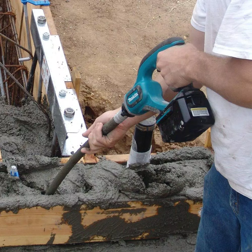 Outlet π₯° Specialty Power Tools Makita 18-Voltt 5.0Ah LXT Lithium-Ion Cordless 4 Ft. Concrete Vibrator Kit β€οΈ 6 Outlet π₯° Specialty Power Tools Makita 18-Voltt 5.0Ah LXT Lithium-Ion Cordless 4 Ft. Concrete Vibrator Kit β€οΈ - Image 4